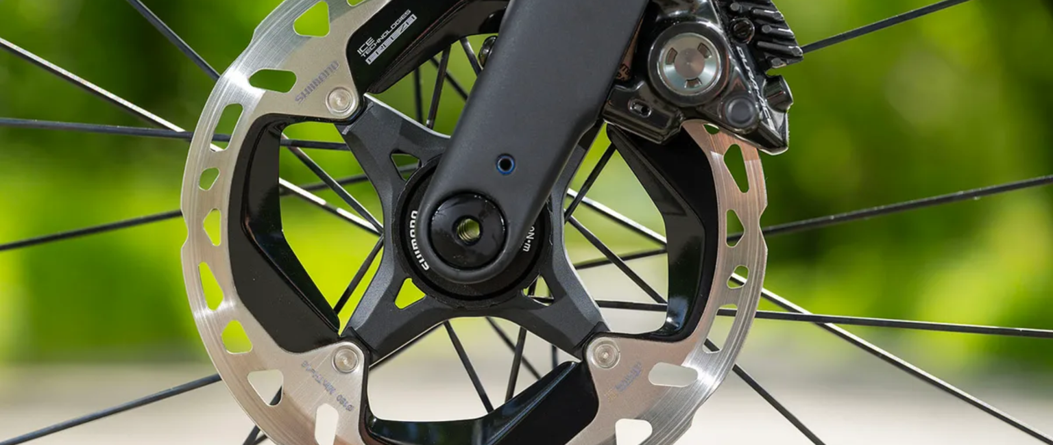 Piepende fietsremmen? Zo los je het snel op (7 oorzaken + oplossingen)